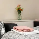 Comfy Edinburgh Base